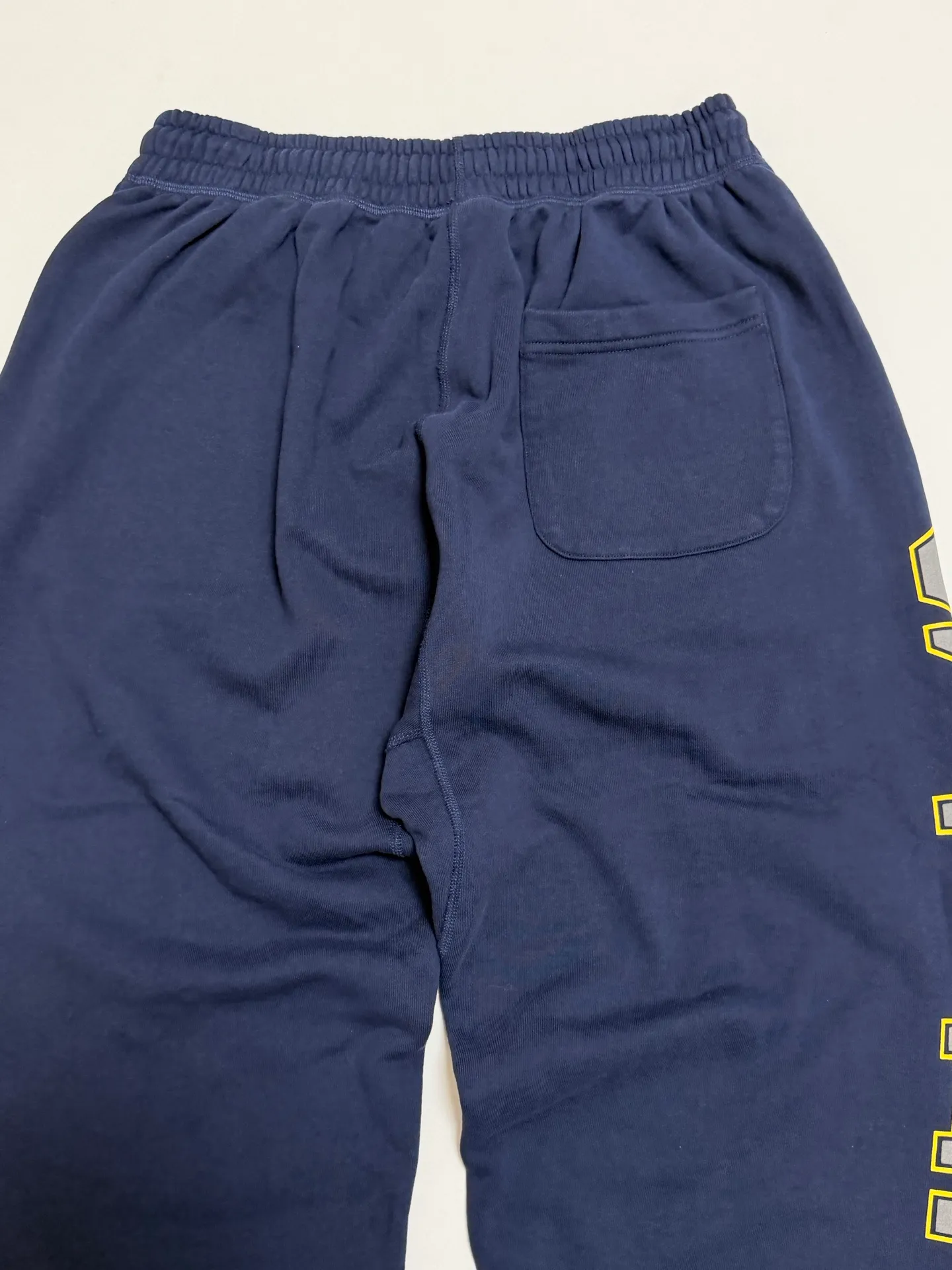 SAINT Mxxxxxx SWEAT PANTS/SAINT/NVY Reflective SAINT sweatpants Blue S-XL Original mold opening Loose tailoring Four needles and six lines boneless technology Top printing technology 3M reflective paste The best reflective effect in the industry Correct version Original consistent main mark/wash mark/cherub anti-counterfeiting